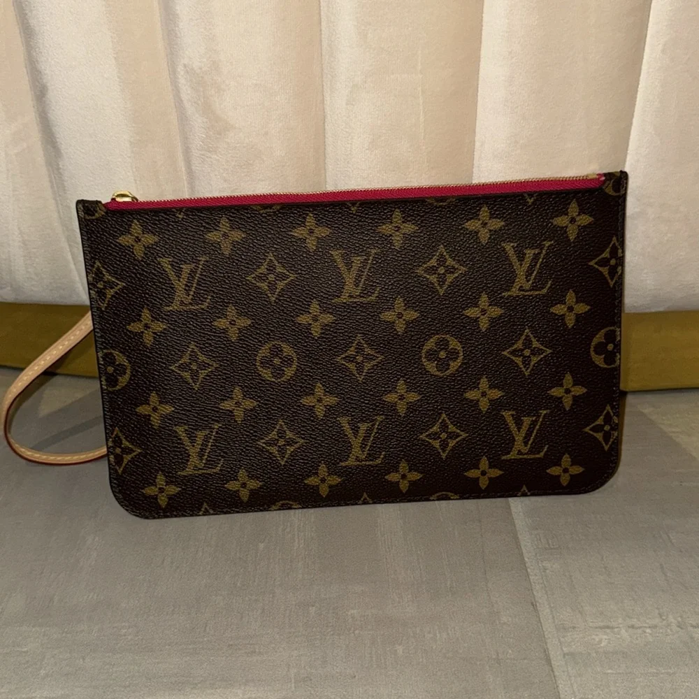 Pristine Louis Vuitton Monogram Neverfull Pochette! - Picture 2 of 5